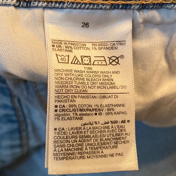 Old Navy Extra High-Rise Sky-Hi Straight Jean - Picture 7 of 7